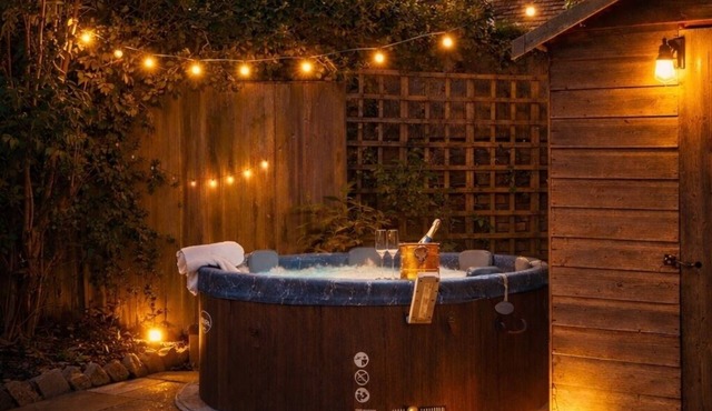 Hot Tub Cottage Near Bury St Edmunds | Log Burner | Dog-Friendly | Sleeps 5