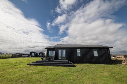Hot Tub Haven Farr North 2 On The NC500 With Stunning Sea Views!