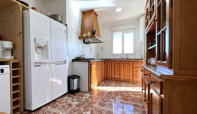 House La Baraka - swimming pool, barbecue, airconditioning, wifi, independent studio.