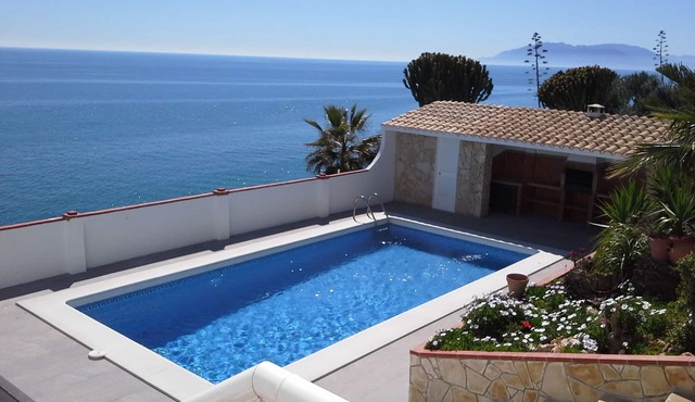 House on the Mediterranean, swimming pool, BBQ Garden, WiFi, air conditioning