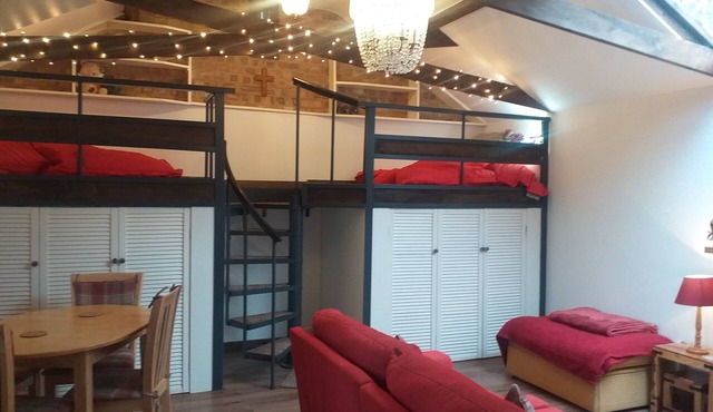 House - Sleeps 2, pet Friendly & Free Parking