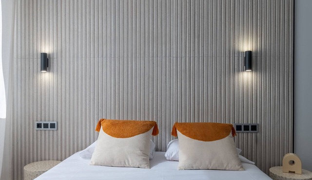 Housing Muelle Uno by Sharing Co