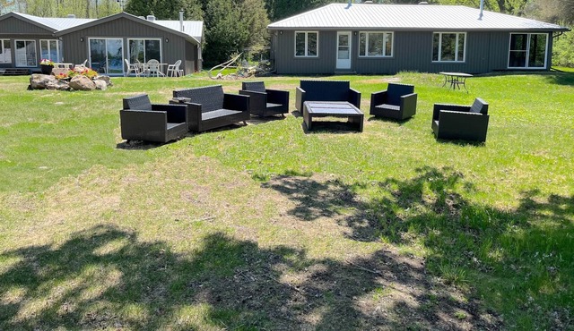 Hoverland- Magnificent Waterfront Villa - Big Rideau Lake