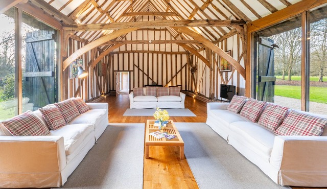 Huge 400-year-old barn with a snooker table and two double bedrooms