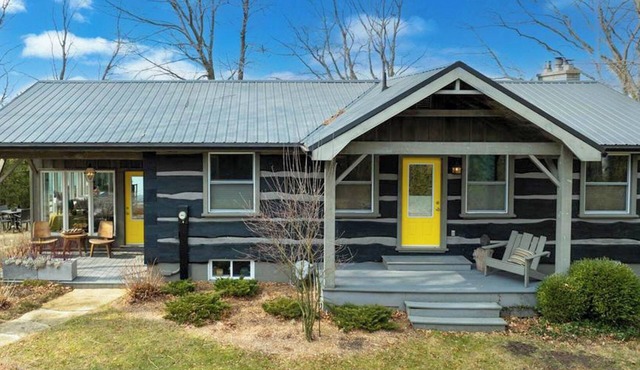 Huron Coastal, Sauna, 2 King beds - Lakefront with Shared Access