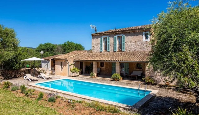 Ideal families Cottage, WIFI, private pool, few kilometers from the beach