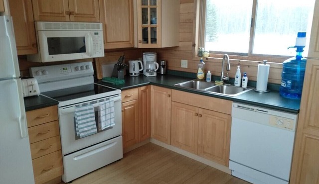Ideal for hunters and anglers year round in the heart of Lake of the Woods ON