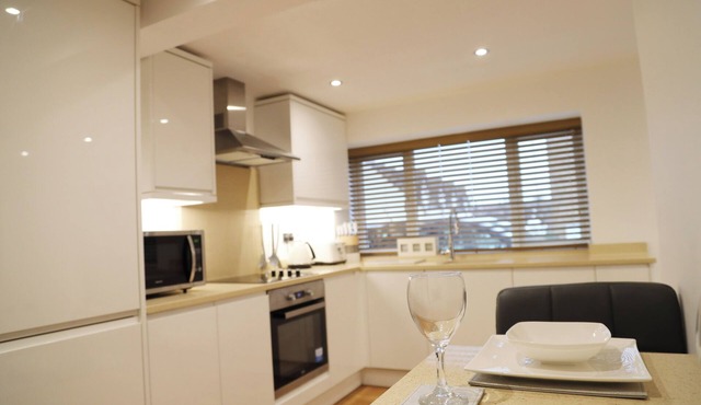 in the charming Old Town one minute walk from shops, cafes, pubs & large park.