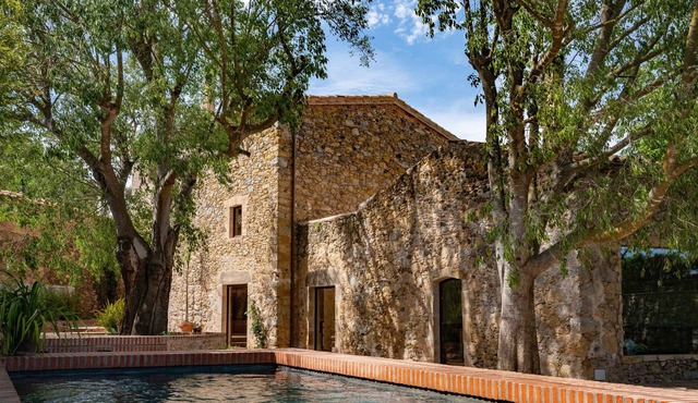 Incredible villa with pool and huge garden *G*