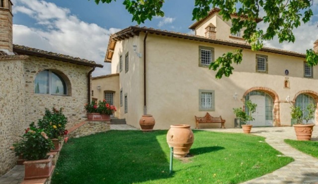 Independent Luxury Villa with Pool and Jacuzzi in the Chianti Region