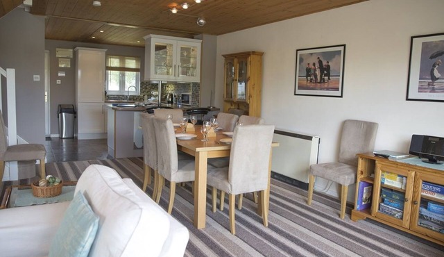 Isis Lake 07, Carpe Diem - Lakeside Holiday Lodge, On-site Facilities, Sleeps 8