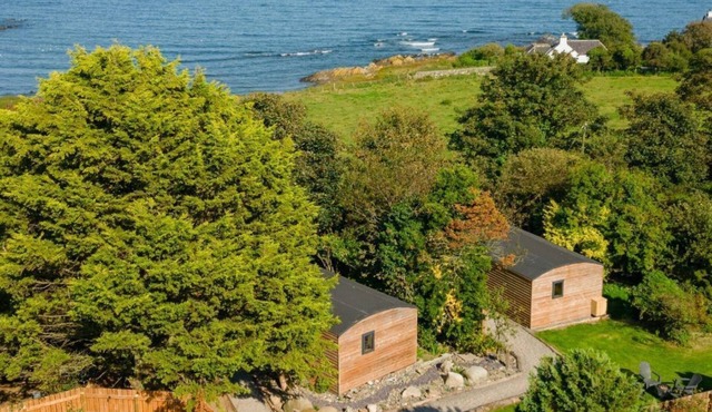 Ivy - a pod that sleeps 4 guests in 2 bedrooms