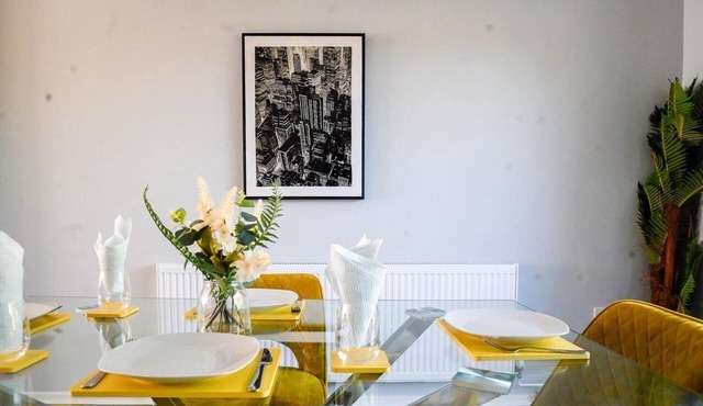 Joyden's Wood 2-Bed Apt, Sleeps 5 with Parking