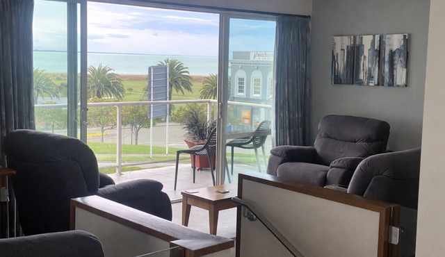 ‘Jupiter’ Bayview Escape Apartment