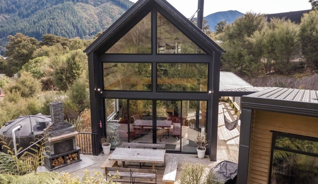 Kahuroa House-Kaiuma Bay. Modern lodge with bush and water views.