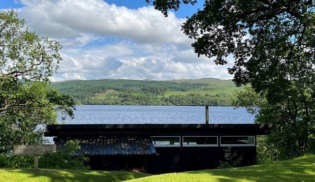 Kilchurn Cabin - Loch side log cabin with hot tub & stunning views across loch