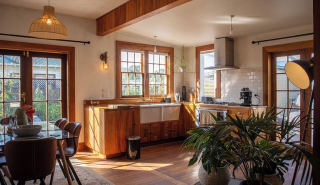 Kowhai Cottage | Pizza Oven | Super Central - KK32726