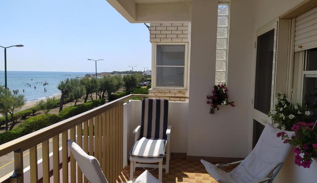 LA FINESTRA SUL MARE