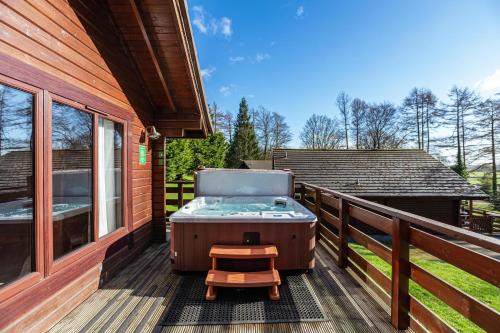 Lady Galloway 28 with Hot Tub
