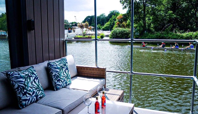 Lady Lily, A Spring River Boat with Castle Views in Maidstone