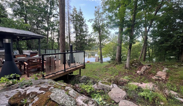 Lake Front Living- YEAR AROUND!- 4bdrms, Laundry, Large Balcony Big Waterviews