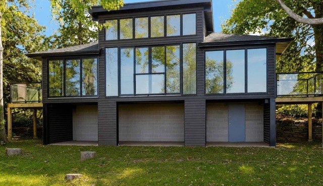 Lakefield House Rental - Spacious 3-Bedroom Home on the Lake