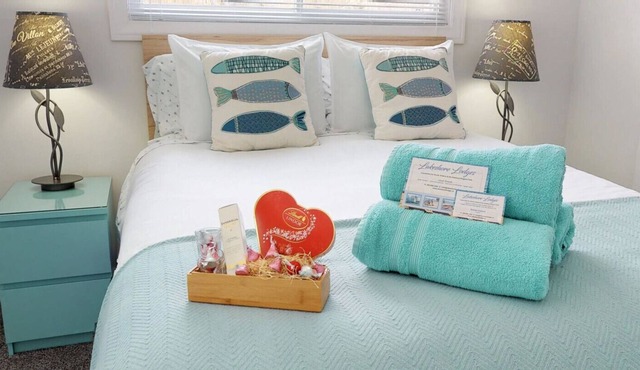 Lakeshore Lodge 2 Bedroom Private Guest Suite (high speed internet)