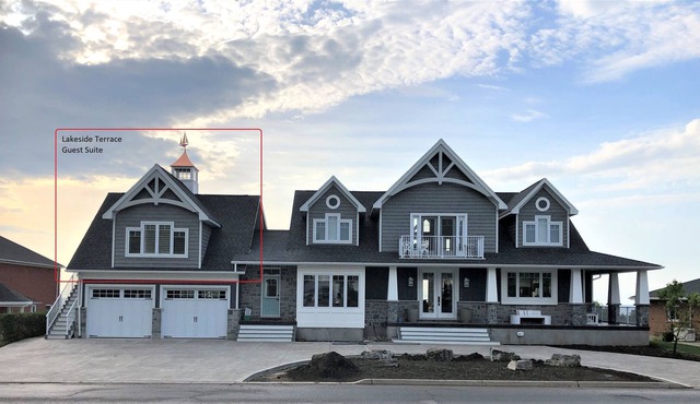 Lakeside Terrace: 1br Kincardine Waterfront Suite