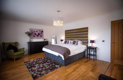 Langley Cottage Retreat Sleeps 2 Long Stay 20-min to Banniskirk Hub