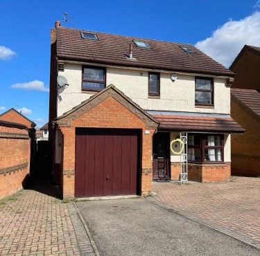 Large, 3 Floors, Sleeps 16, 4 Baths, 5 Parking, Semi rural Leicester