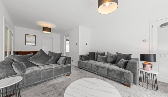 Large 5 Bedroom House Perfect For Group Stays - Free Parking - Near Glasgow