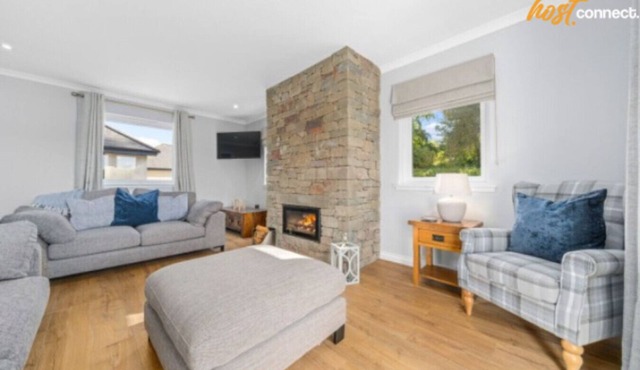 Large Family Home with Hot Tub/Jacuzzi, Log Burner