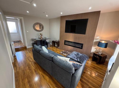 Largs Cozy Cottage with Garden