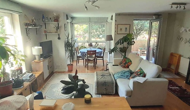 Leafy Leith 2BDR Retreat with a Private Balcony