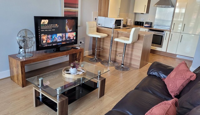 Lesley Court- A spacious 2 bedroom apartment near Chelmsford Centre/Station