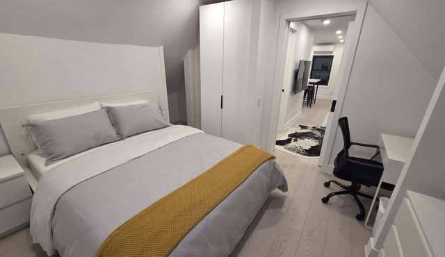 Leslieville 1BR Close to Queen St East