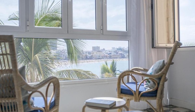 Lightbooking Las Palmas Canteras Beach