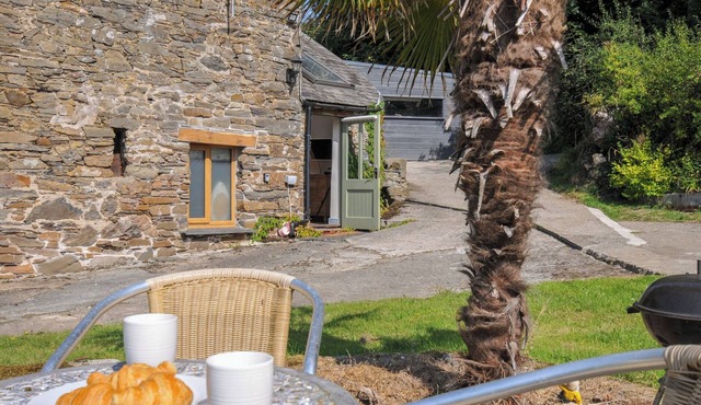 LITTLE COOMBE, pet friendly, with a garden in Liskeard