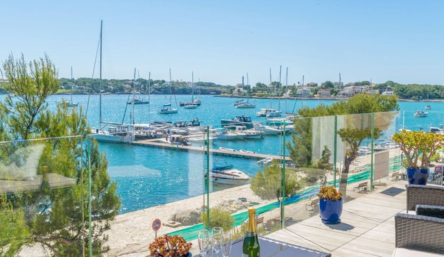 LLEVANT - Apartment with sea views in Portocolom. Free WiFi