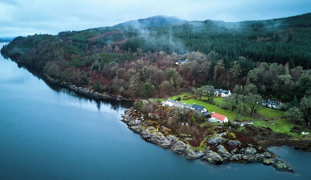 Loch Fyne Waterfront Cottage: Log Burner. Forest Drive. Dog-Friendly.