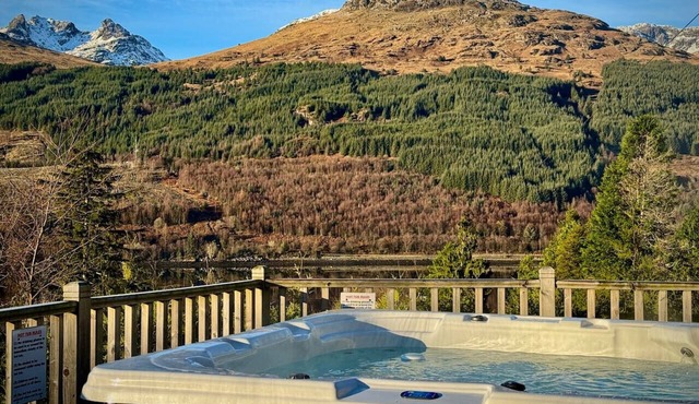 Loch View, Hot Tub, Near Loch Lomond, Pet-friendly