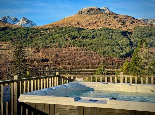 Loch View, Hot Tub, Near Loch Lomond, Pet-friendly