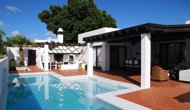 Los Helechos, Charming villa, pool with hydromassage and a large covered terrace