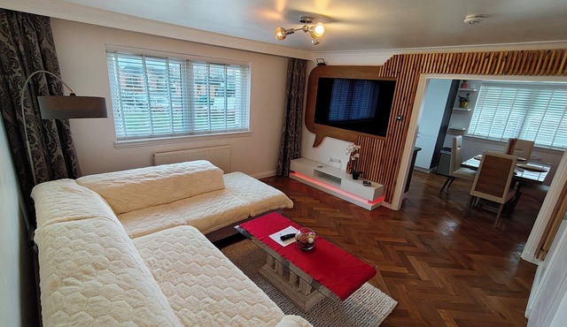 Lovely 2 Bedroom Modern Ground Floor flat