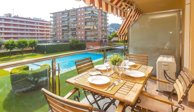 Lovely apartment for 6 people with pool, WIFI, A/C, TV, balcony and pets allowed
