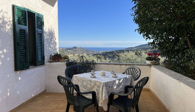 Lovely apartment for 5 guests with A/C, WIFI, TV, terrace, pets allowed and panoramic view