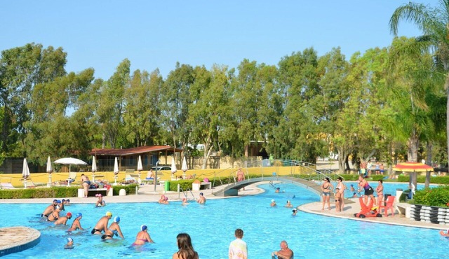 Lovely apartment in villa for 5 guests with A/C, pool, terrace and pets allowed