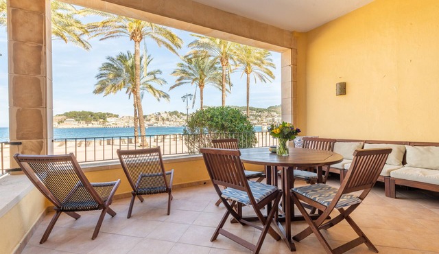 Lovely Apartment On the Beach with Beautiful Terraces, A/C & Wi-Fi