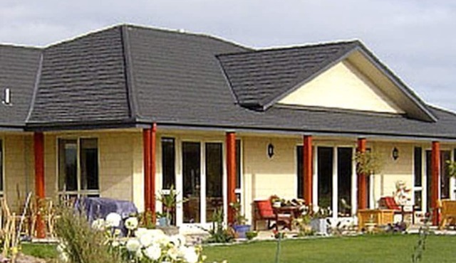 Lovely Bed and Breakfast Getaway for Two Guests in Ashburton, New Zealand