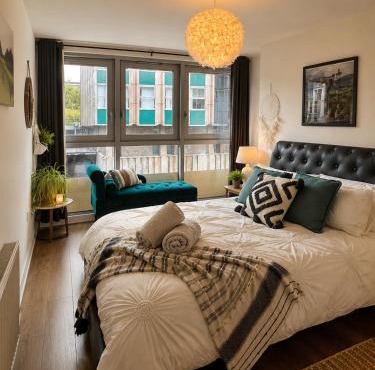 Lovely Bohemian Apartment in Heart of City Life
